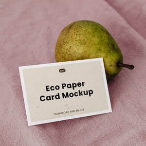Vista frontal de la maqueta de la tarjeta de papel ecológico con pera